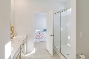 Interior - Colorful Myrtle Beach House: 2 Mi to Beaches! (Myrtle Beach)
