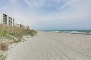 Apartment (2 Bedrooms) | Interior - 1 Mi to Barefoot Landing: Condo w/ Pool Access! (North Myrtle Beach)