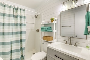 Apartment (2 Bedrooms) | Interior - 1 Mi to Barefoot Landing: Condo w/ Pool Access! (North Myrtle Beach)