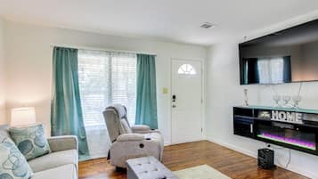 House (3 Bedrooms) | Front of property
