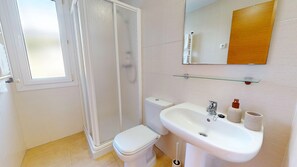 Douche, serviettes fournies