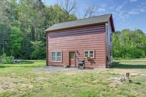 Interior - On-site Creek Access: Pet-friendly Cosby Cabin! (Cosby)