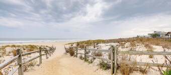 Steps to Surf City Beach: Pet-friendly Cottage!