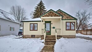 A two-story house with a front porch, a green door, and a mailbox. - Cozy Cedarburg House - Walk to Historic Downtown! (Cedarburg)