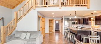 Boat Dock & Furnished Deck: Northwoods Lake House