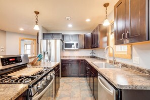 House (3 Bedrooms) | Interior