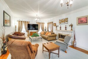 House (5 Bedrooms) | Interior - Spacious Home Half-mi to Oaklawn: WFH Friendly! (Hot Springs)