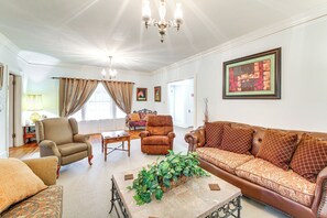 House (5 Bedrooms) | Interior - Spacious Home Half-mi to Oaklawn: WFH Friendly! (Hot Springs)