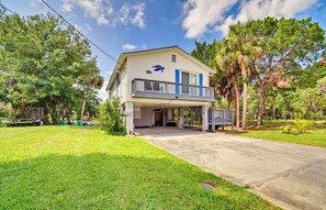 House (2 Bedrooms) | Interior - Outdoor Oasis: Canal-front Home in Crystal River (Crystal River)