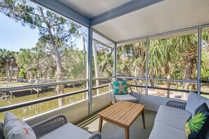 House (2 Bedrooms) | Interior - Outdoor Oasis: Canal-front Home in Crystal River (Crystal River)