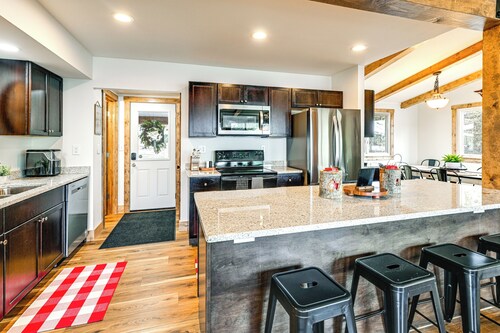 Family-friendly Lakefront Retreat in Tomahawk!