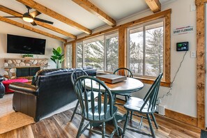 Talo (4 Bedrooms) | Sisätilat