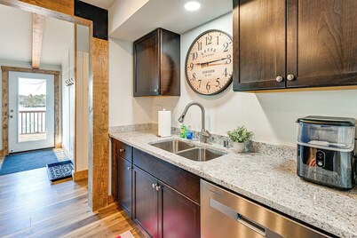 Family-friendly Lakefront Retreat in Tomahawk!