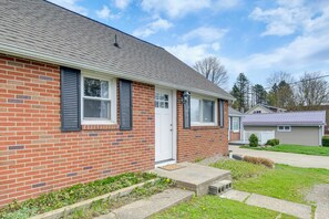 Interior - Walk to Edinboro Lake: Home w/ Fire Pit! (Edinboro)