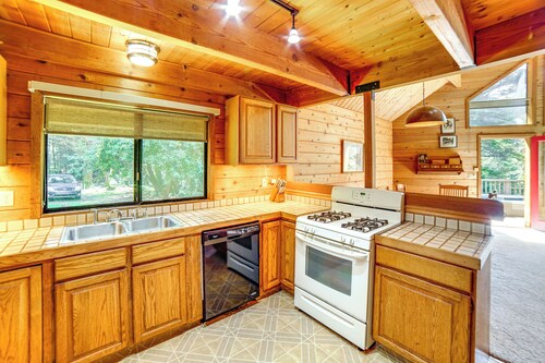 Hot Tub, 1 Mi to Beach: 12-acre Fort Bragg Cabin!