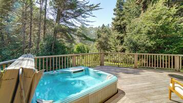 House (2 Bedrooms) | Outdoor spa tub