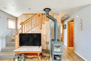 House (2 Bedrooms) | Interior - < 1 Mi to Lake Almanor: Home w/ Furnished Decks! (Chester)