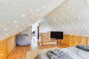 House (2 Bedrooms) | Interior - < 1 Mi to Lake Almanor: Home w/ Furnished Decks! (Chester)
