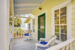 House (2 Bedrooms) | Interior - 1 Block to Crescent Lake: Charming Home w/ Porch! (Crescent City)