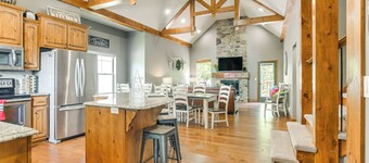 Game Room & Hot Tub: Spacious Retreat in Hollister