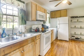 House (3 Bedrooms) | Interior