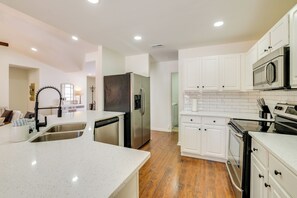 House (4 Bedrooms) | Interior