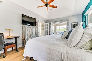 House (2 Bedrooms) | Interior - Heated Pool w/ Canal Views: Port Charlotte Home (Port Charlotte)