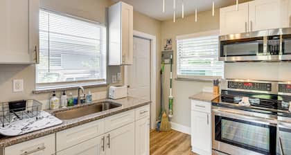 4 Mi to Daytona Boardwalk & Beaches: Cute Cottage