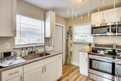 4 Mi to Daytona Boardwalk & Beaches: Cute Cottage