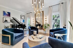 3 bedrooms - The Royale 2B 4B Luxury Garden Pool Yoga Room (Tampa)