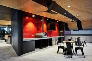 Dining - 1BR Near Brisbane Showgrounds & RBWH | Parking (Bowen Hills)