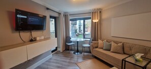 TV, offices - Upgraded & Slick 2BD, Heart of City @ Christchurch (Dublin)