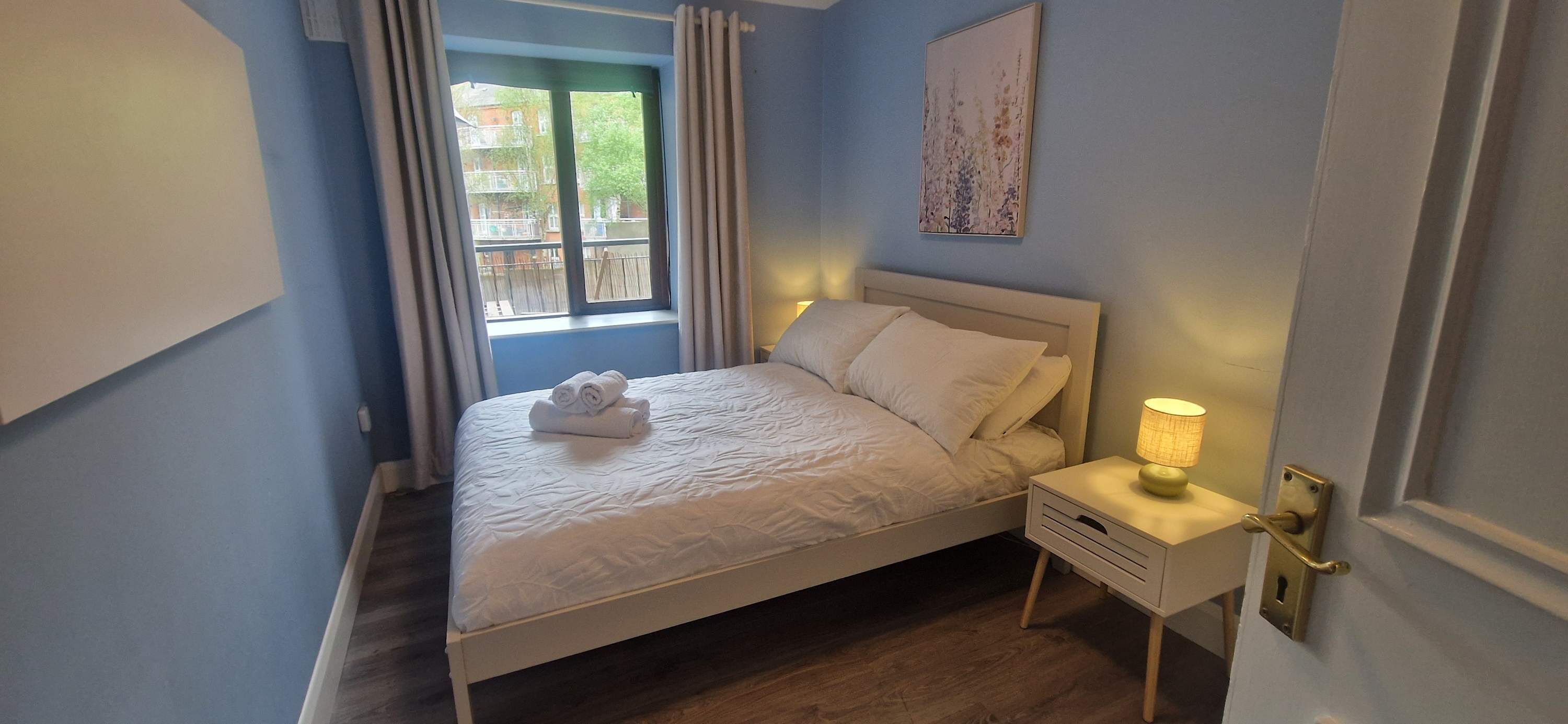 2 chambres, fer et planche à repasser, Wi-Fi, draps fournis