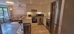 Fridge, microwave, oven, stovetop - Upgraded & Slick 2BD, Heart of City @ Christchurch (Dublin)