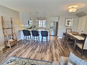 Interior - Sandy Toes Retreat steps from Ocean in Pismo Beach (Pismo Beach)