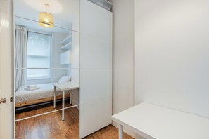 2 habitaciones, acceso a internet y ropa de cama