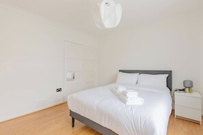 4 bedrooms, desk, iron/ironing board, WiFi