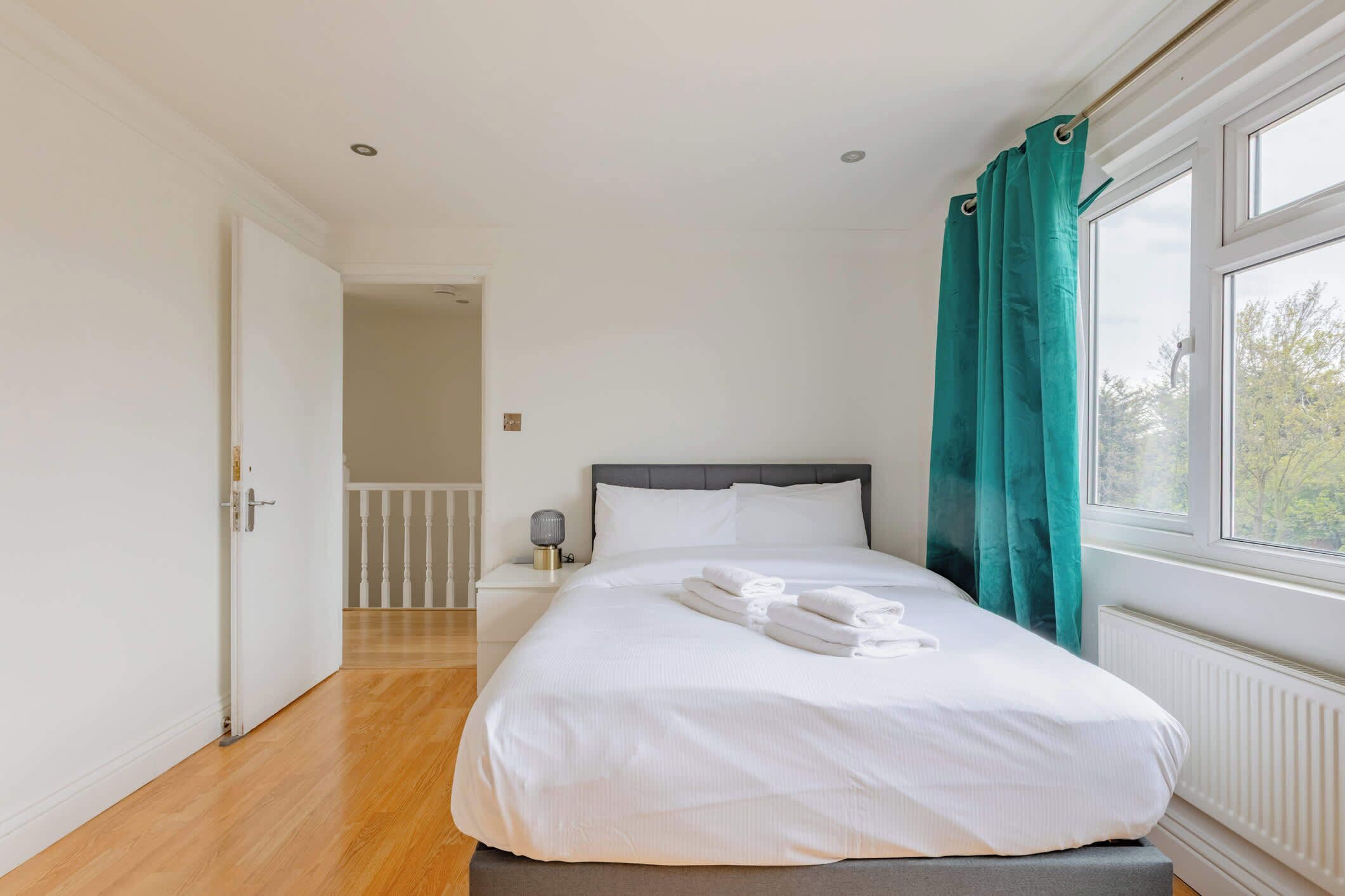 4 Schlafzimmer, Schreibtisch, Bügeleisen/Bügelbrett, WLAN