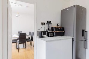 Dining - Spacious 4BD Home with Large Garden, East London (Greater London)