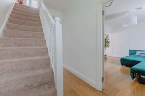 Interior - Spacious 4BD Home with Large Garden, East London (Greater London)