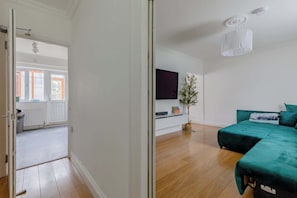TV, stereo, offices