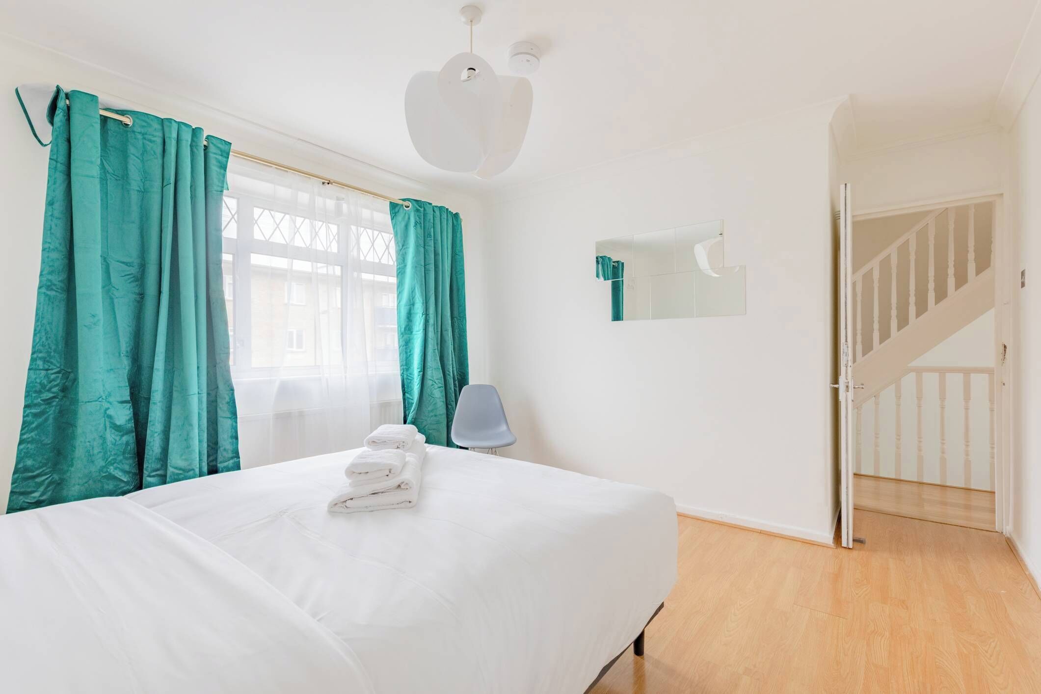 4 bedrooms, iron/ironing board, WiFi, bed sheets