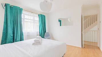 4 bedrooms, iron/ironing board, WiFi, bed sheets