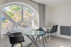 Dining - Bright Canal-Side Flat, Canada Water (Greater London)