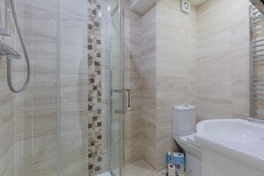 Shower, towels - Bright Canal-Side Flat, Canada Water (Greater London)