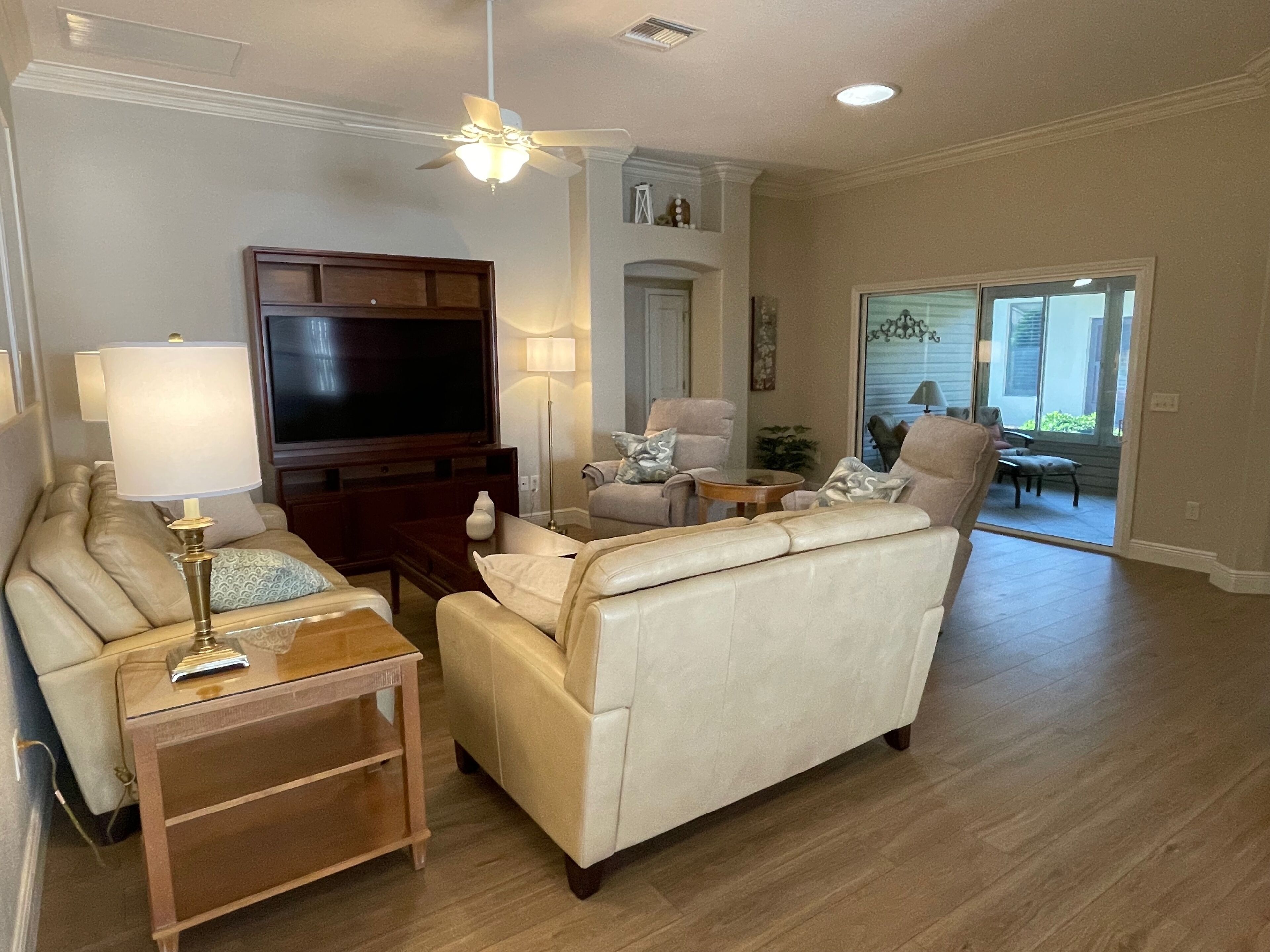 Smart TV, computer monitors