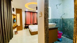 Deluxe Room, City View | Desk, laptop workspace, free WiFi - Hotel Friendship Inn (Indore)
