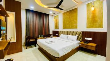 Kamar Deluks, pemandangan kota | Meja kerja, ruang kerja ramah laptop, dan Wi-Fi gratis