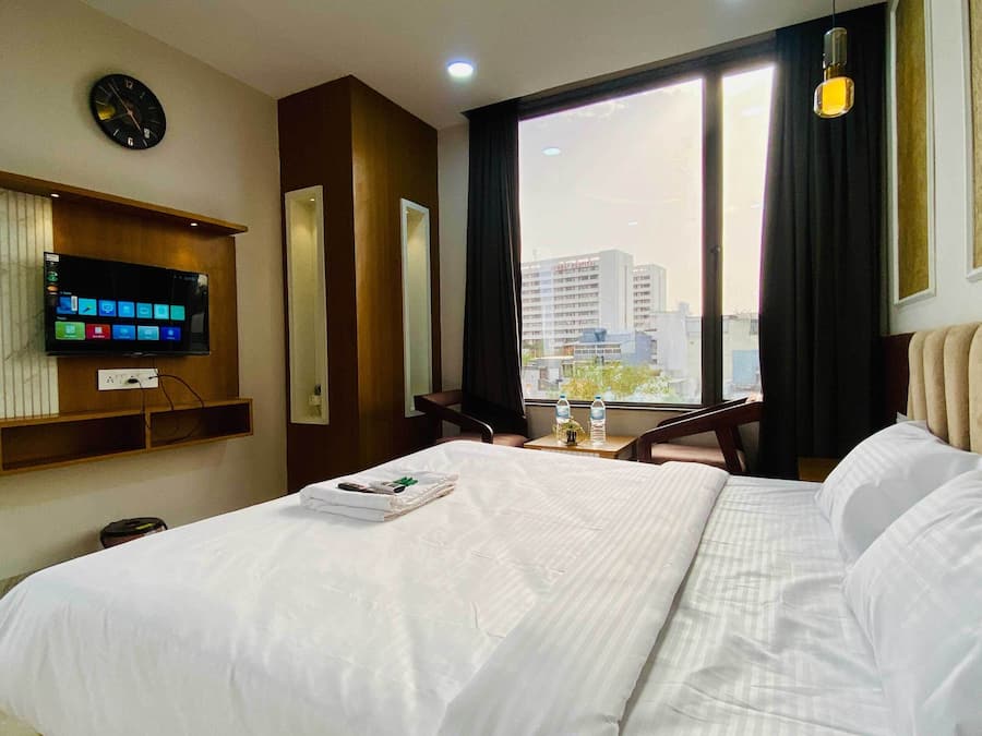 Deluxe Room, City View | Desk, laptop workspace, free WiFi