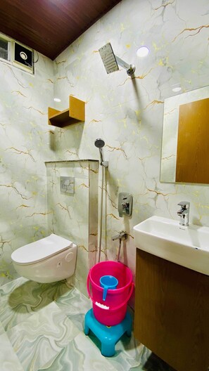 Premium Room, City View | Bathroom - Hotel Friendship Inn (Indore)